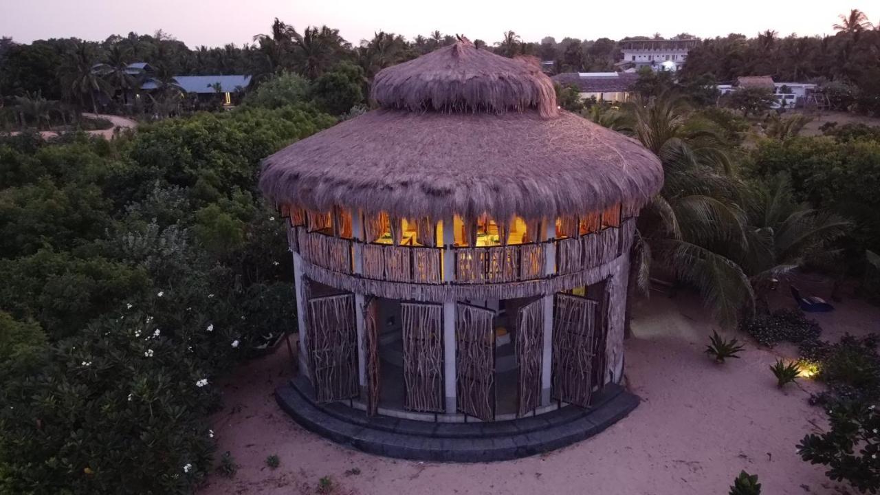 Hotel Amanta Beach Nilaveli Exterior foto